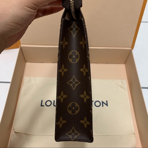 NEW Authentic Louis Vuitton Toiletry Pouch 26 - Picture 5 of 11
